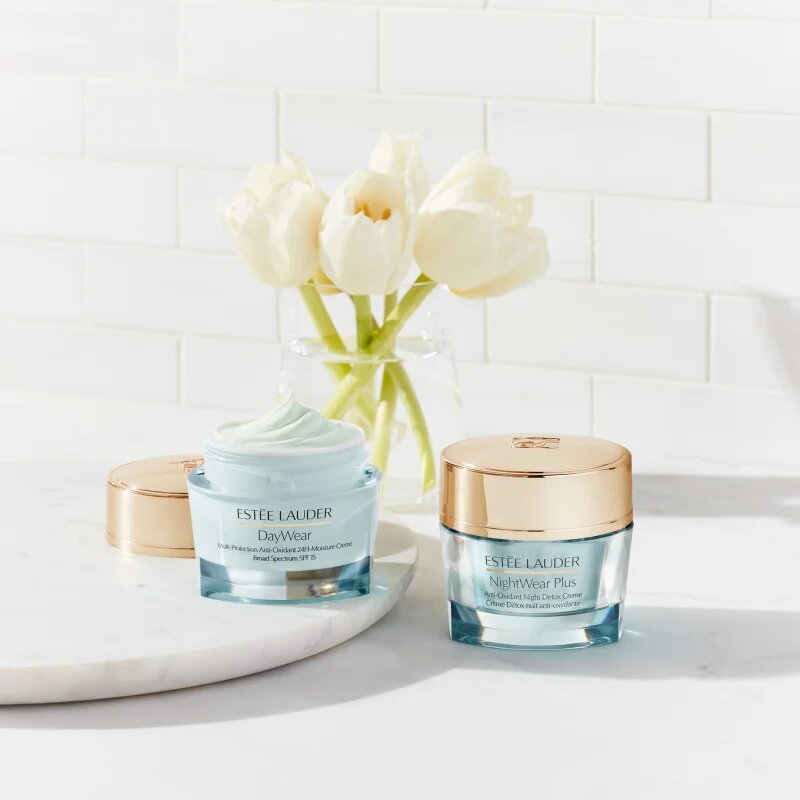 Estée Lauder DayWear Multi-Protection Anti-Oxidant 24H-Moisture Creme dnevna zaščitna krema za suho kožo SPF 15 50 ml