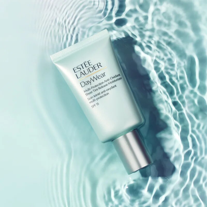 Estée Lauder DayWear Multi-Protection Anti-Oxidant Sheer Tint Release Moisturizer SPF 15 tonirana vlažilna krema za vse tipe kože SPF 15 30 ml