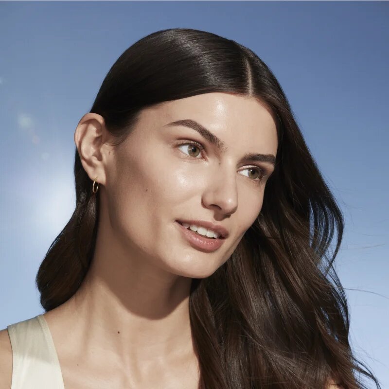 Estée Lauder Futurist SkinTint Serum Foundation With Botanical Oil Infusion SPF 20 negovalni tekoči puder SPF 20 odtenek 3N2 Wheat 30 ml