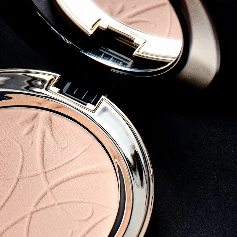 Eveline Cosmetics Celebrities Beauty kompaktni mineralni puder odtenek 22 Natural 9 g