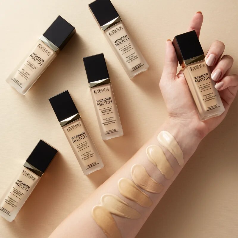 Eveline Cosmetics Wonder Match dolgoobstojni tekoči puder s hialuronsko kislino odtenek 12 Light Natural 30 ml