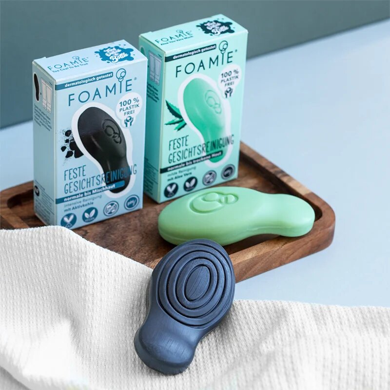 Foamie Too Coal To Be True trdo milo za čiščenje obraza za normalno do mešano kožo 60 g