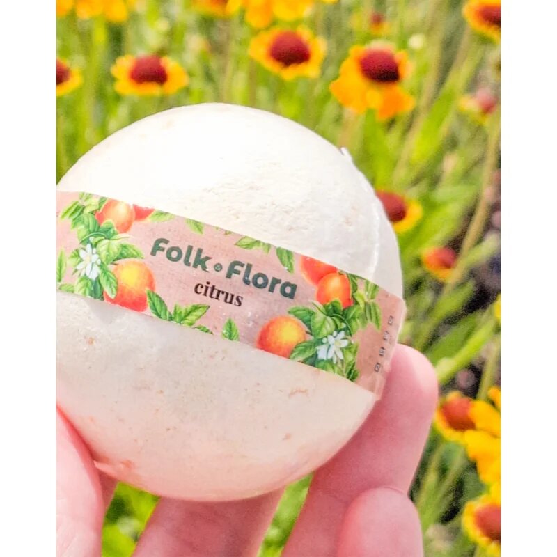 Folk & Flora Citrus kroglica za kopel z osvežujočim učinkom 130 g