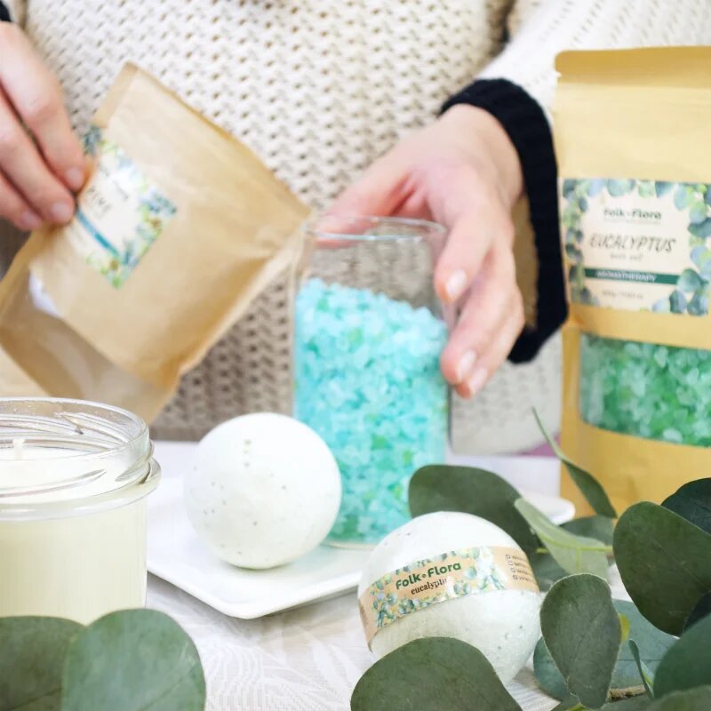 Folk & Flora Eucalyptus sol za sproščujočo kopel 500 g