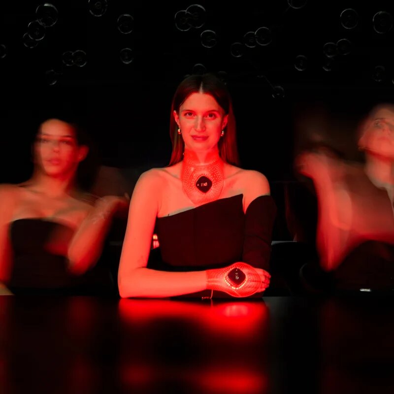 FOREO FAQ™ 221 LED-maska za roke proti staranju kože 1 kos