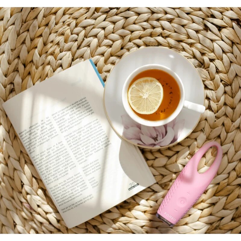 FOREO IRIS™ 2 masažna naprava za predel okoli oči Pearl Pink