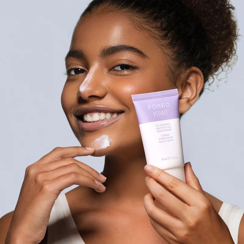 FOREO KIWI™ Oil Control Mattifying Moisturizer matirajoča vlažilna krema 40 ml