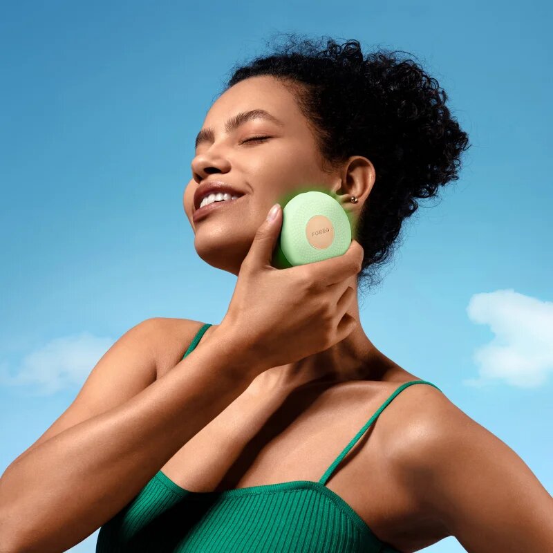 FOREO UFO™ 3 Go sonična naprava za pospešitev učinkov maske za obraz Pistachio 1 kos