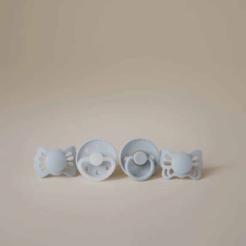 FRIGG Baby's First Pacifier​ Moonlight Sailing duda Powder Blue