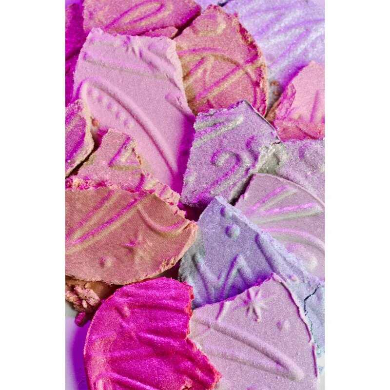fwee Glitz Stone Highlighter osvetljevalec za lica in predel okoli oči odtenek 09 Love Quartz 4.6 g