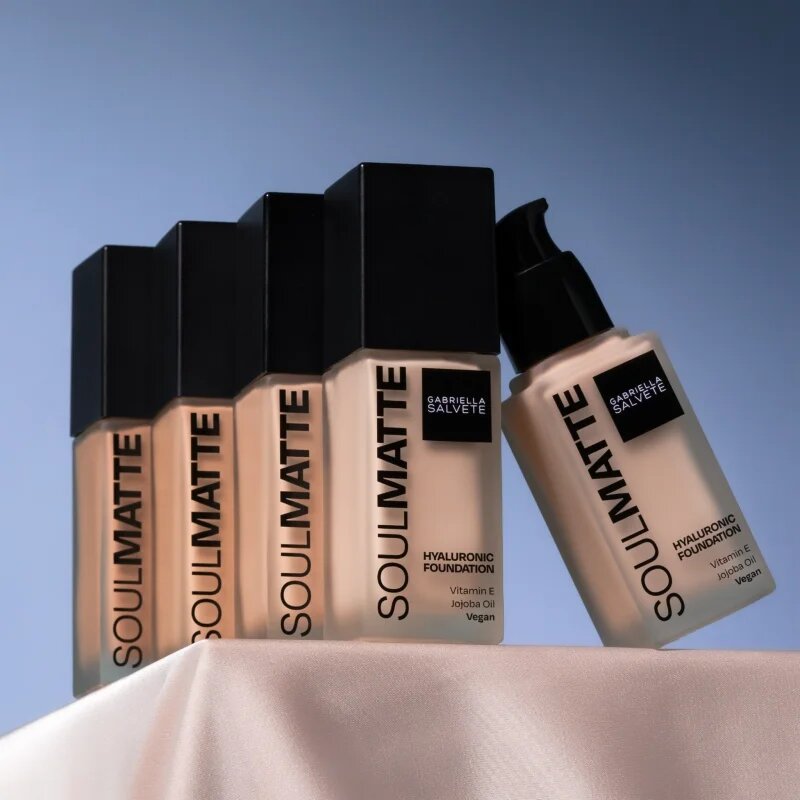 Gabriella Salvete SoulMatte Hyaluronic Foundation dolgoobstojen tekoči puder z mat učinkom odtenek 04W Golden Sand Warm 30 ml
