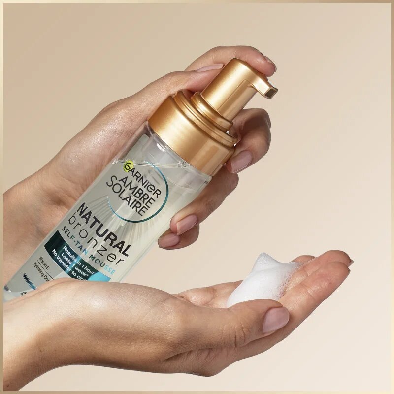Garnier Ambre Solaire Natural Bronzer samoporjavitvena pena za obraz in telo z vlažilnim učinkom 200 ml