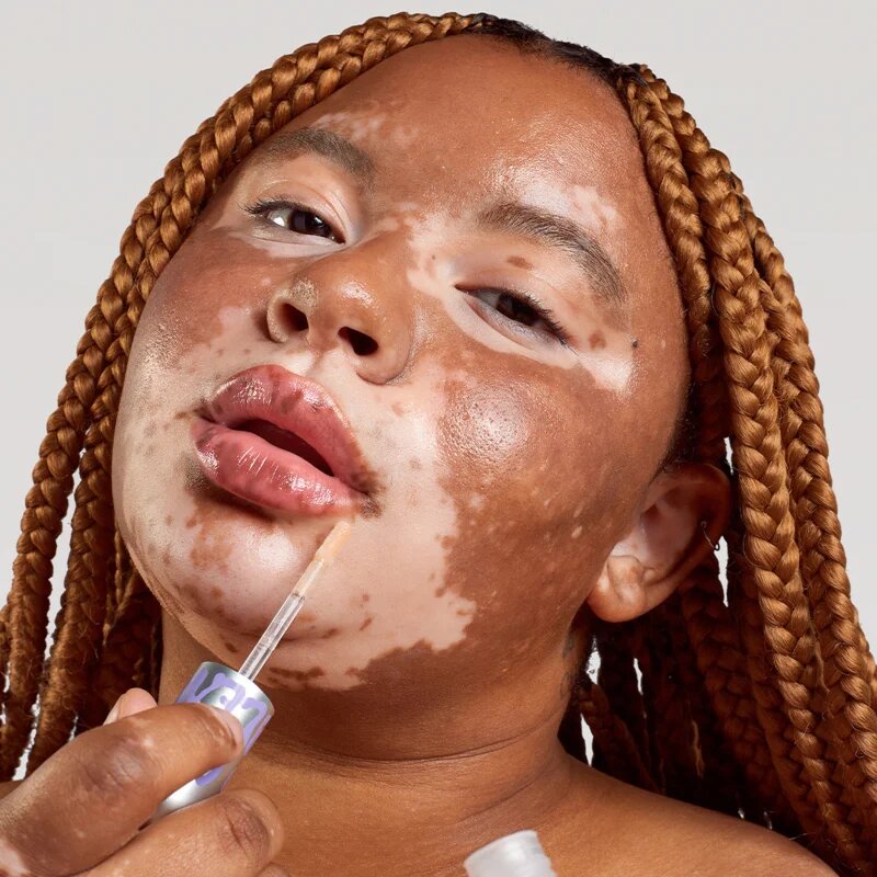 Glow Hub Gen Gleam vlažilni sijaj za ustnice odtenek Milked 3 ml