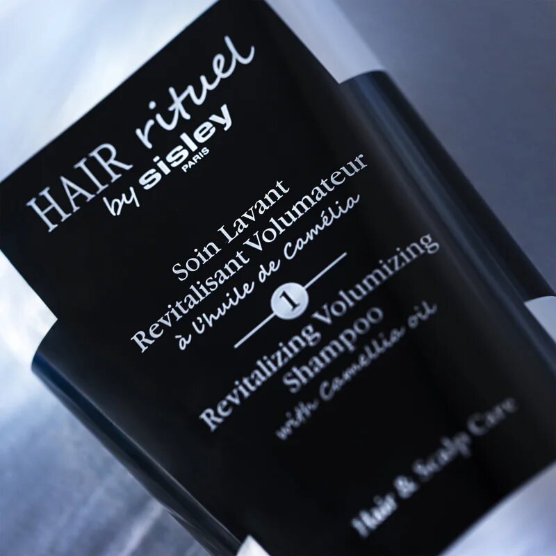 Hair Rituel by Sisley Revitalizing Volumizing Shampoo with Camellia oil šampon za volumen tankih las brez sulfatov 200 ml