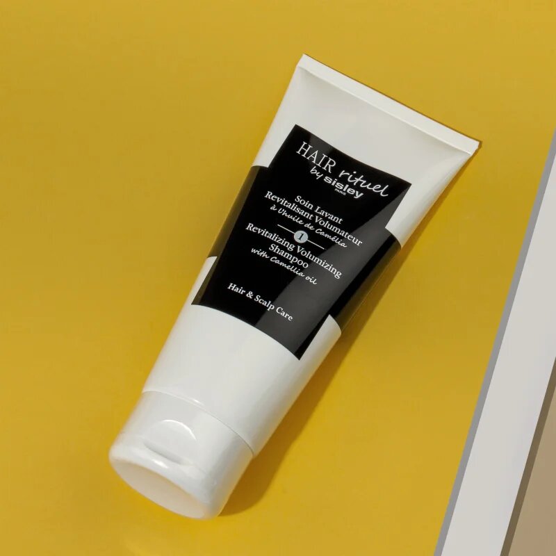 Hair Rituel by Sisley Revitalizing Volumizing Shampoo with Camellia oil šampon za volumen tankih las brez sulfatov 200 ml