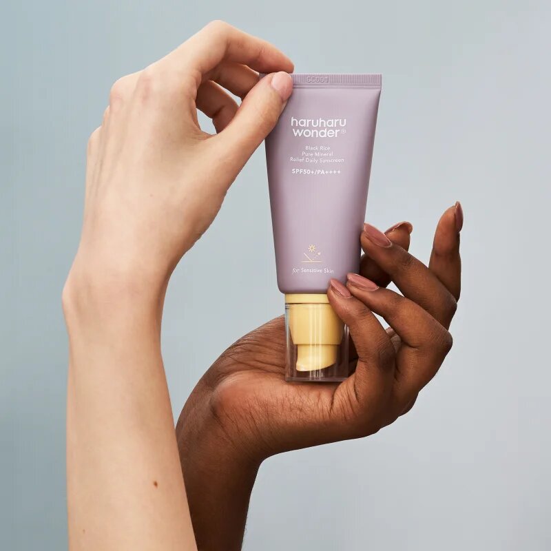 Haruharu Wonder Black Rice Pure Mineral Relief Daily Sunscreen pomirjujoča mineralna zaščitna krema SPF 50+ 50 ml