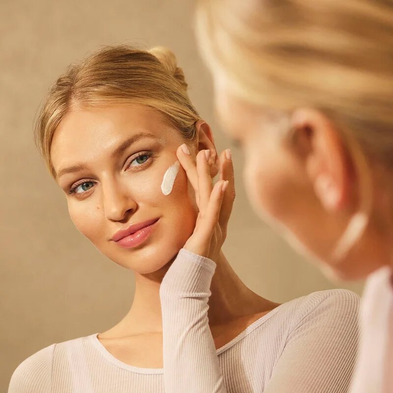 Health Labs Care Glow On SPF 50+ with Melanin dnevna krema SPF 50+ 50 ml