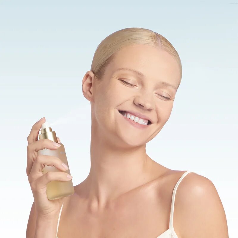 Health Labs Care Pure On Moisturizing and Refreshing Mist vlažilna meglica za obraz 100 ml