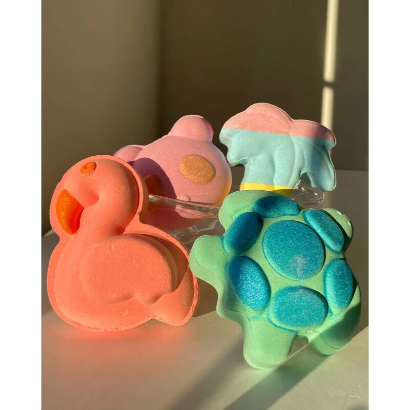 I Heart Revolution Bath Fizzer Turtle kroglica za kopel z vonjem Citrus & Green apple 110 g