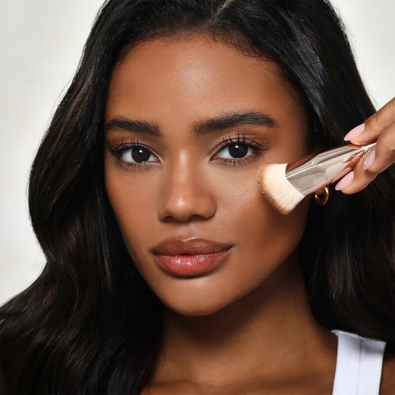 ICONIC London Complexion Brush čopič za kremasti in tekoči puder 1 kos