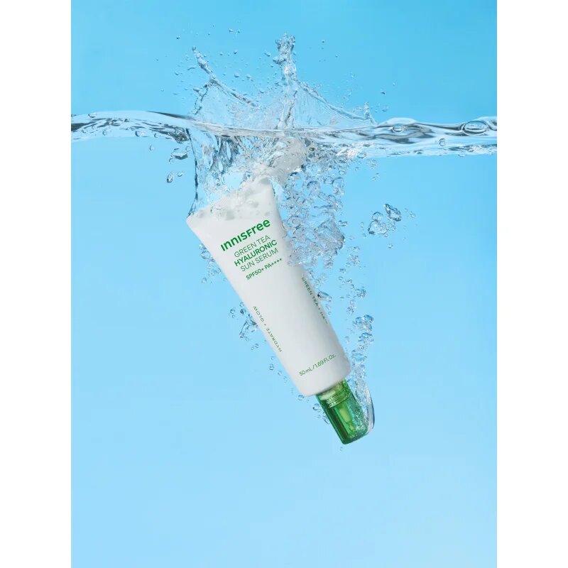 innisfree Green Tea Hyaluronic Sun Serum vlažilni zaščitni fluid s pomirjajočim učinkom SPF 50+ 50 ml