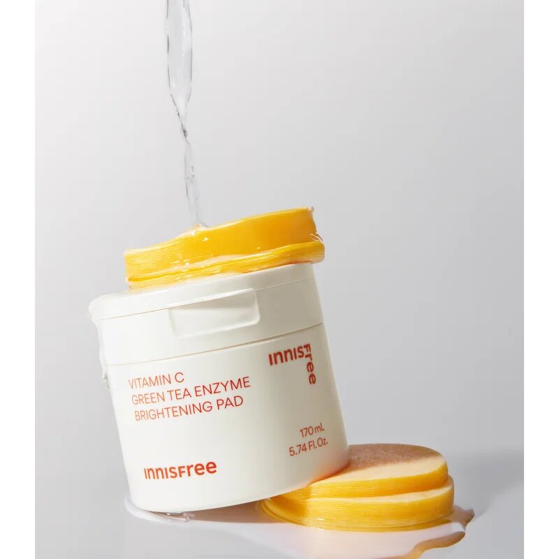 innisfree Green Tea Vitamin C Brightening Toner Pads tonizirajoče blazinice za osvetljevanje kože in hidratacijo 60 kos