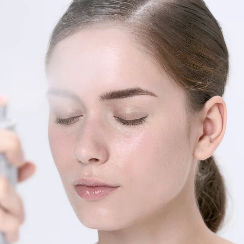 Institut Esthederm Cellular Water Mist energijska vlažilna meglica za obraz s celično vodo 200 ml