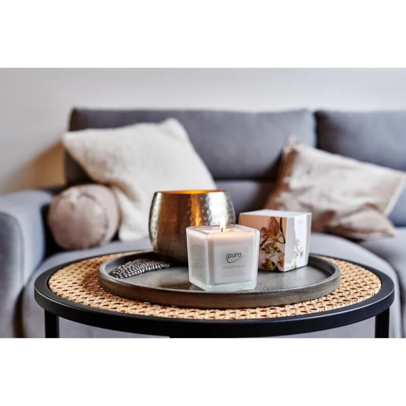 ípuro Essentials White Lily dišeča sveča 125 g