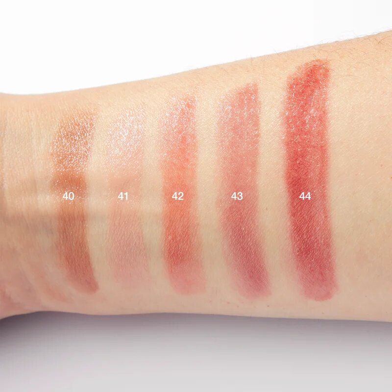 IsaDora Glossy Balm Hydrating Stylo barvni vlažilni balzam za ustnice odtenek 41 Pink Silk 1.6 g