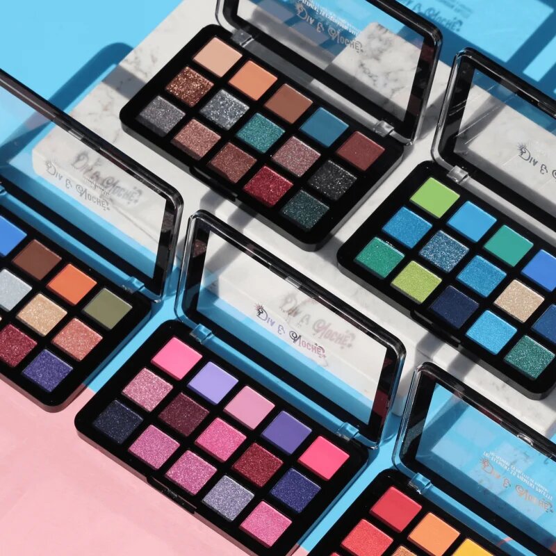 J.Cat Beauty Dia & Noche paleta senčil za oči odtenek 104 Around The Clock 16 g