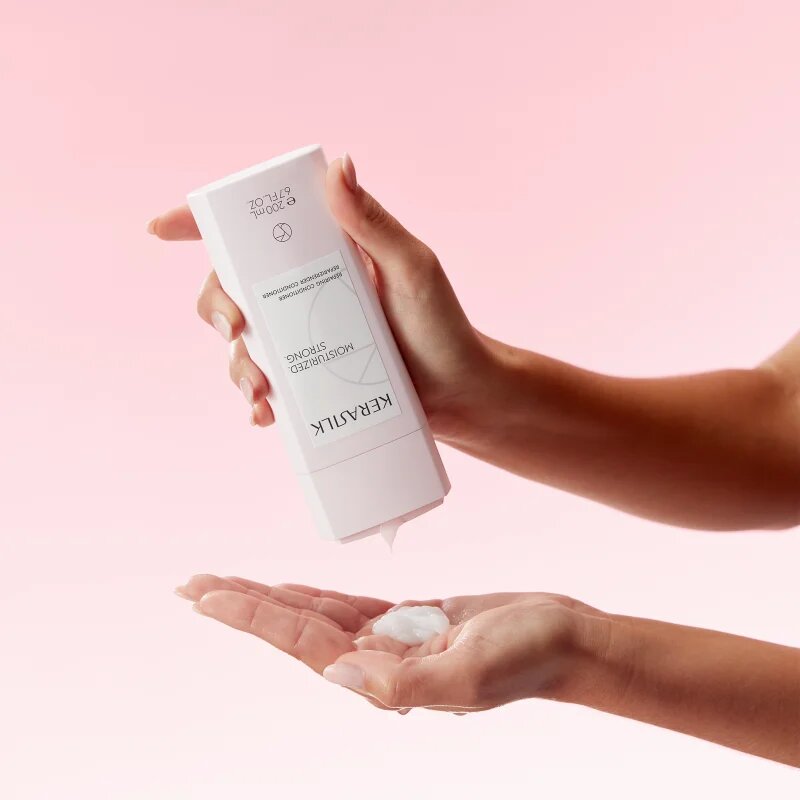 KERASILK Essentials Repairing Conditioner vlažilni balzam za suhe in poškodovane lase 750 ml