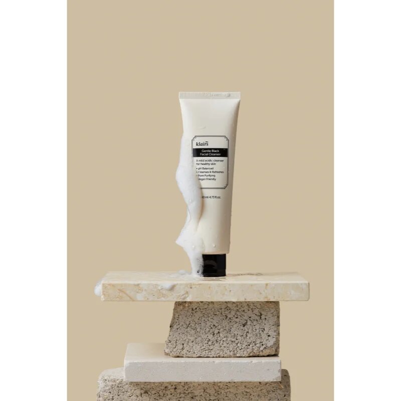 Klairs Gentle Black Facial Cleanser nežni čistilni gel za občutljivo kožo 140 ml