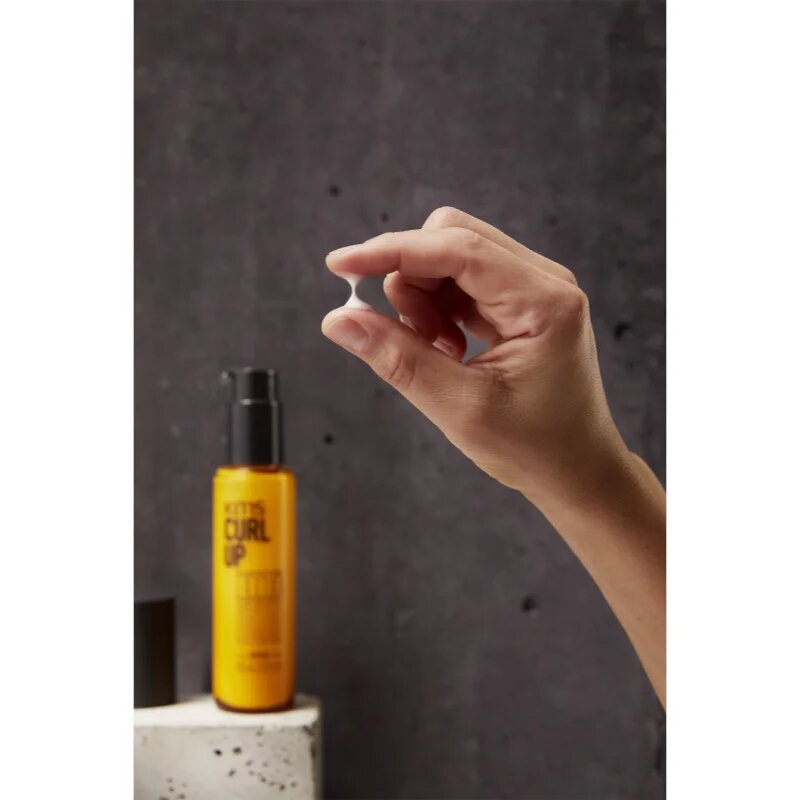 KMS Curl Up Perfecting Lotion oblikovalni losjon za valovite in kodraste lase 100 ml
