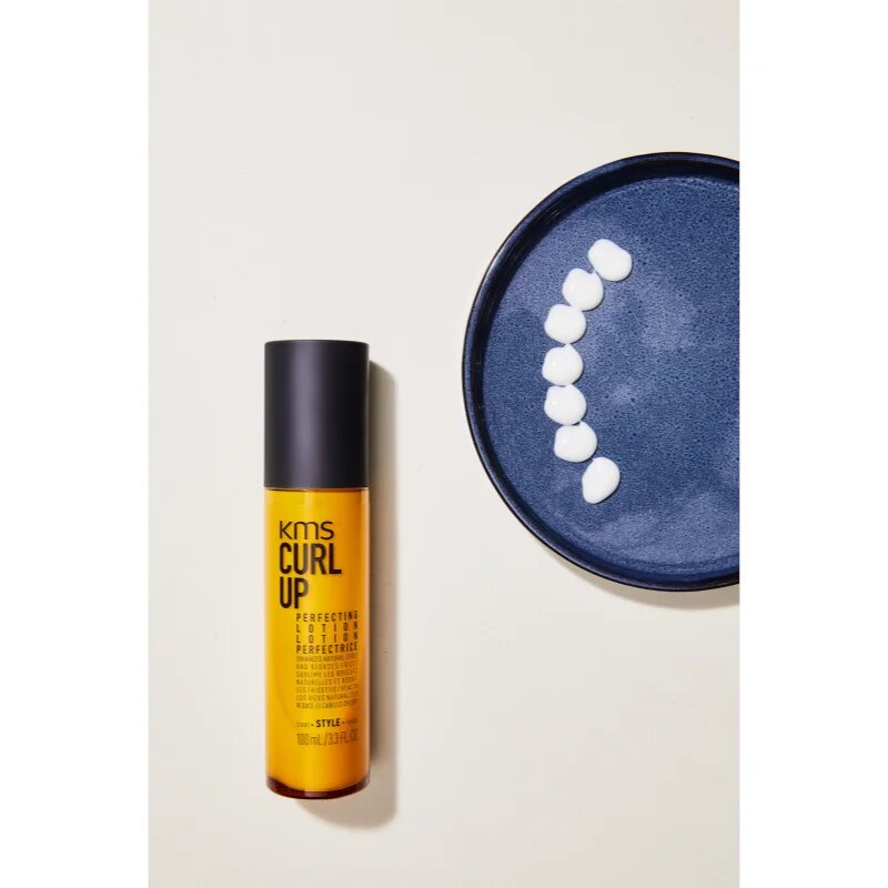 KMS Curl Up Perfecting Lotion oblikovalni losjon za valovite in kodraste lase 100 ml