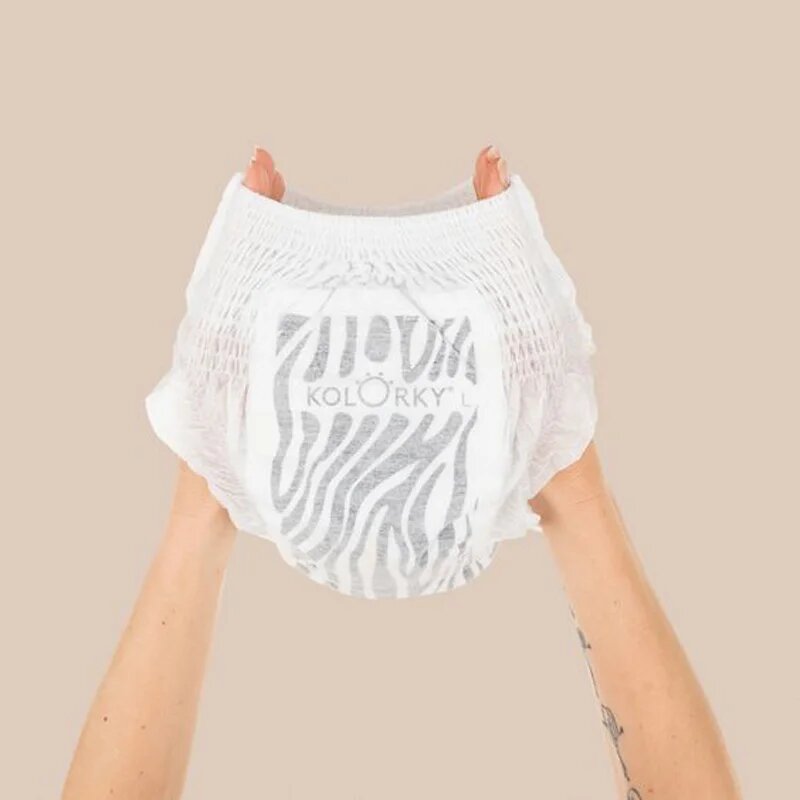 Kolorky Deluxe Velvet Pants Wild hlačne plenice za enkratno uporabo velikost L 8-13 Kg 19 kos