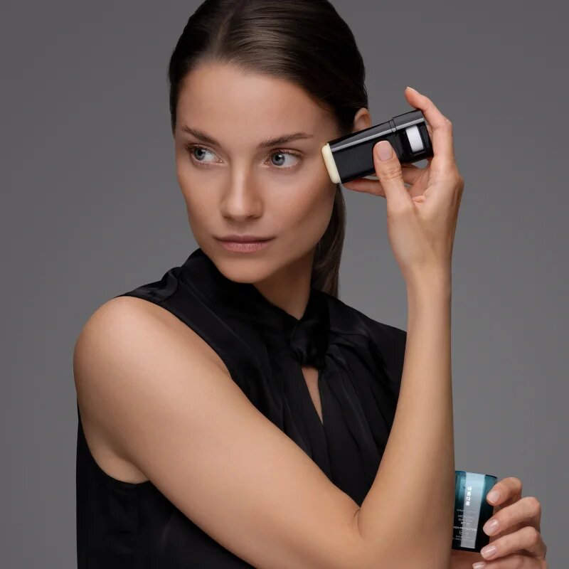 KORIKA Korean Heritage Silk & 8 Types of Hyaluronic Acid Hydrating Sun Stick SPF 50 krema za sončenje v paličici SPF 50 20 g