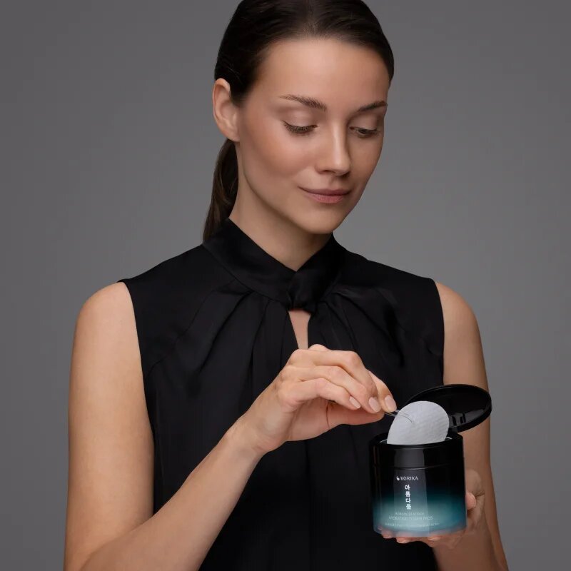 KORIKA Korean Heritage Silk & 8 Types of Hyaluronic Acid Hydrating Toner Pads čistilne blazinice z vlažilnim učinkom 70 kos