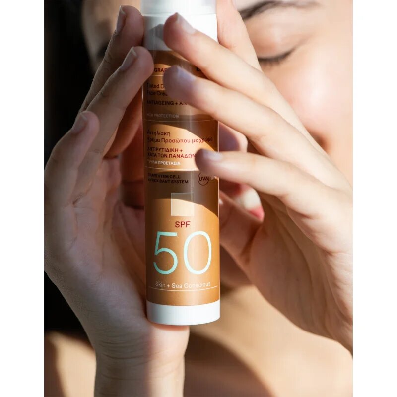 Korres Red Grape Tinted Daily Sunscreen tonirana krema za sončenje za poenotenje tona kože SPF 50 50 ml