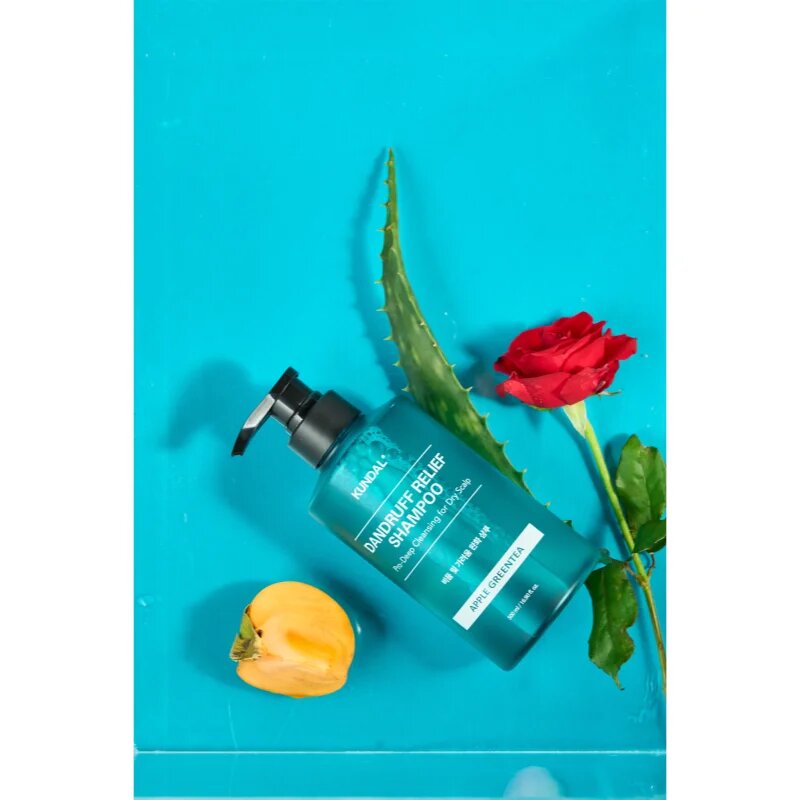 KUNDAL Dandruff Relief Shampoo Apple Green Tea šampon proti prhljaju in srbenju za suho kožo 500 ml