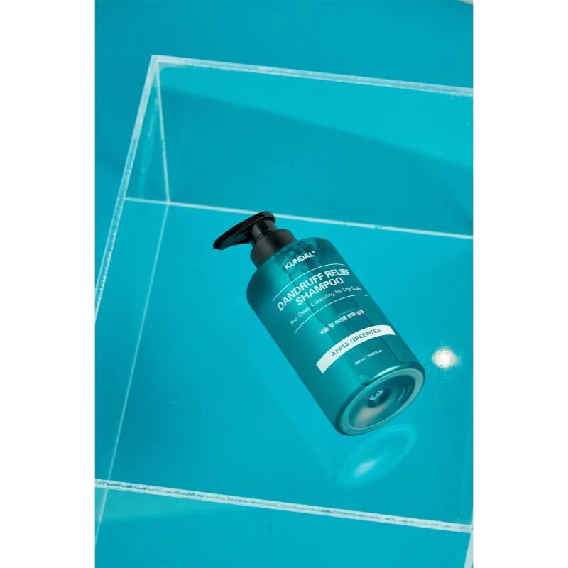 KUNDAL Dandruff Relief Shampoo Apple Green Tea šampon proti prhljaju in srbenju za suho kožo 500 ml