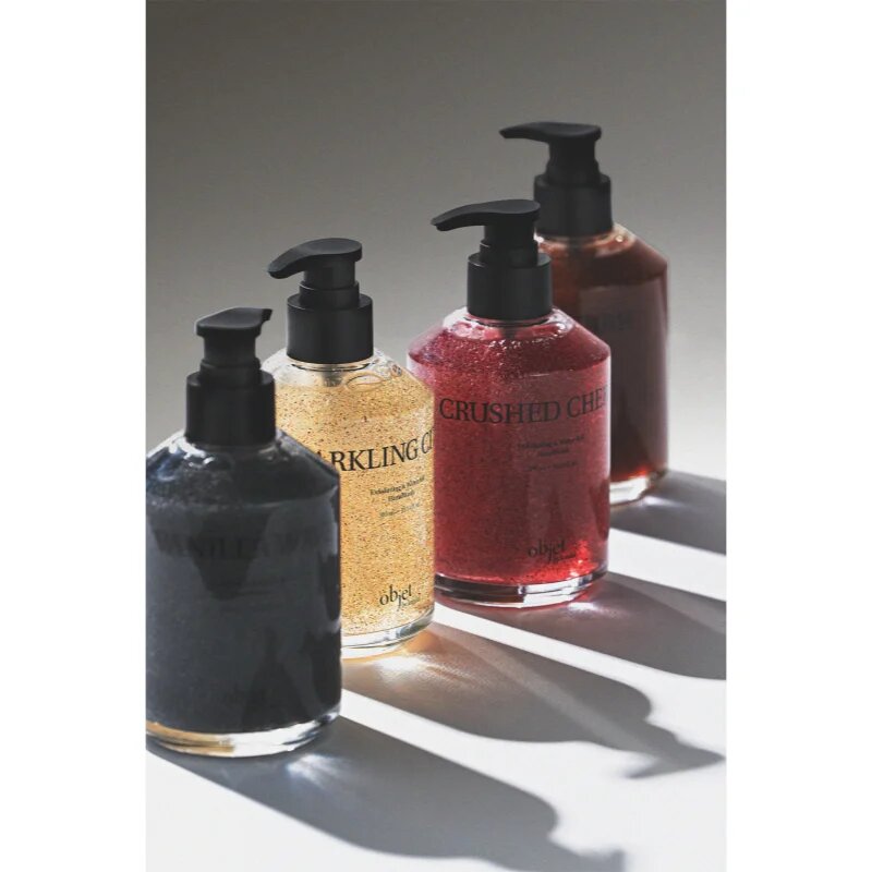 KUNDAL Objet Exfoliating & Waterfull Hand Wash eksfoliacijsko tekoče milo za roke z vonjem Crushed Cherry 380 ml