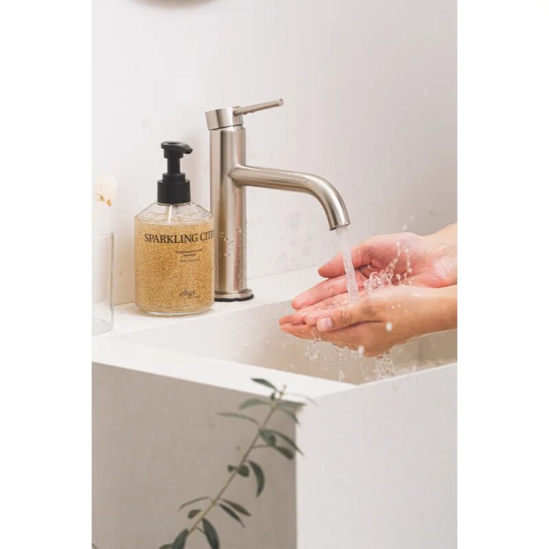 KUNDAL Objet Exfoliating & Waterfull Hand Wash Negovalno tekoče milo za roke z učinkom eksfoliacije z vonjem Sparkling Citrus 380 ml