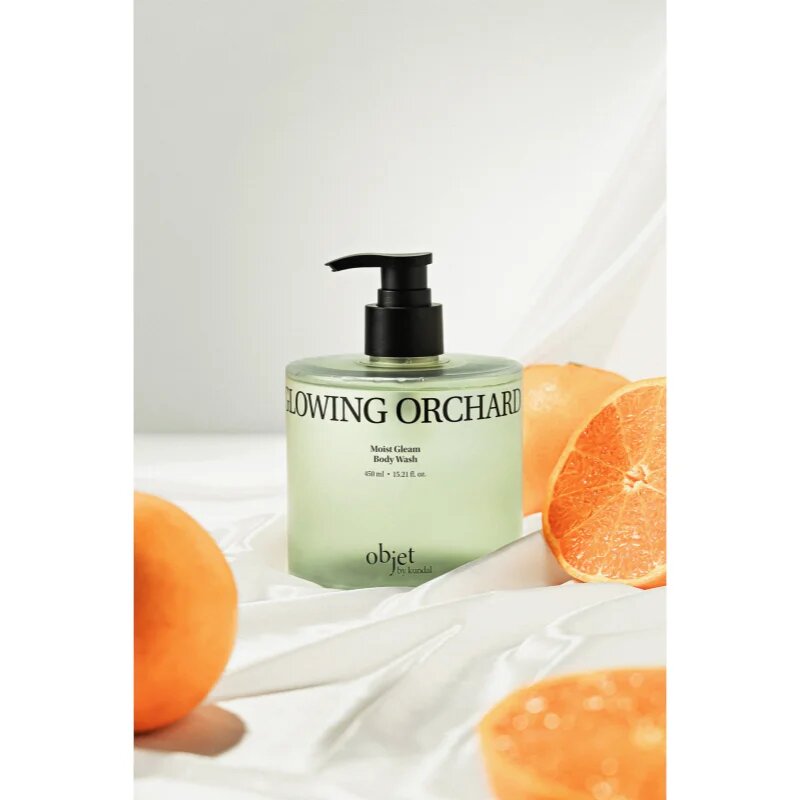 KUNDAL Objet Moist Gleam Body Wash parfumirani gel za prhanje za intenzivno vlažnost z vonjem Glowing Orchard 450 ml