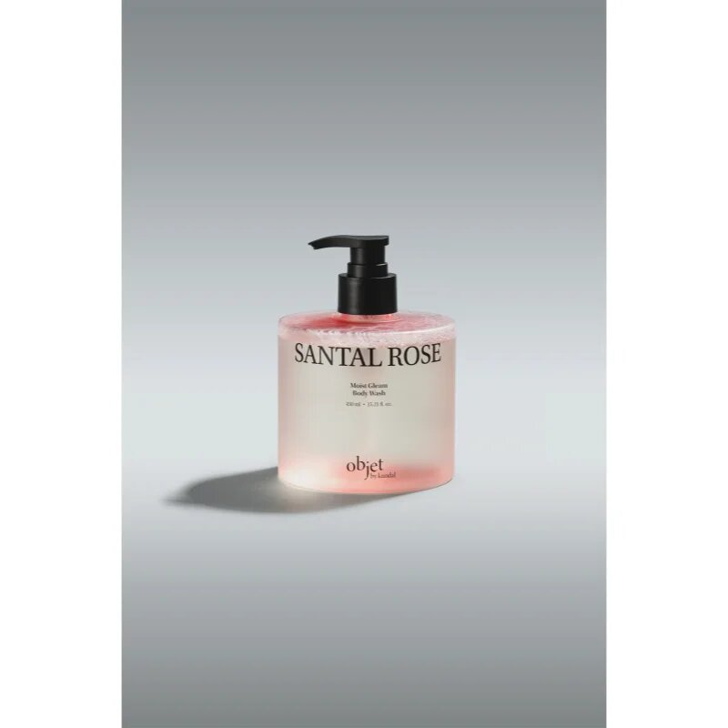 KUNDAL Objet Moist Gleam Body Wash parfumirani gel za prhanje za intenzivno vlažnost z vonjem Santal Rose 450 ml