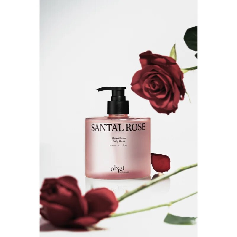 KUNDAL Objet Moist Gleam Body Wash parfumirani gel za prhanje za intenzivno vlažnost z vonjem Santal Rose 450 ml