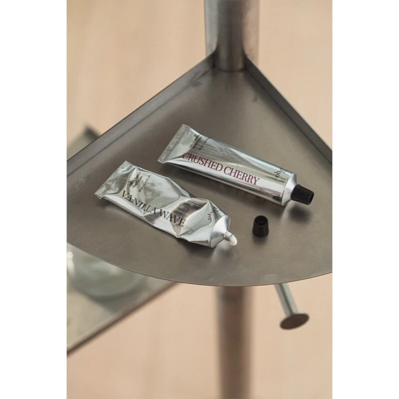 KUNDAL Objet Silky & Buttery Hand Cream intenzivno vlažilna krema za roke z vonjem Crushed Cherry 50 ml