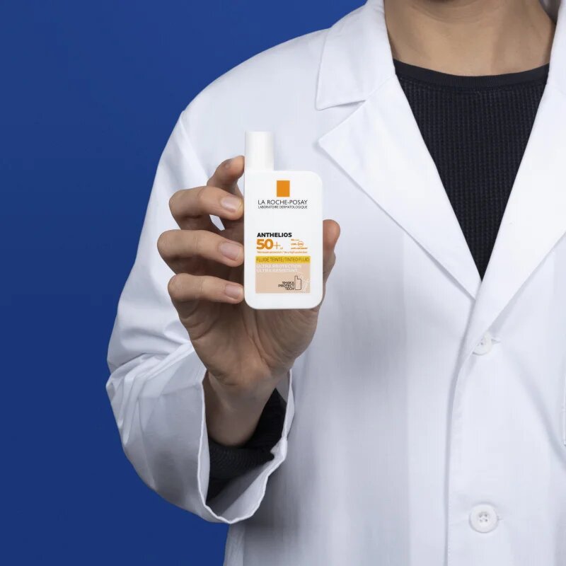 La Roche-Posay Anthelios UVMUNE 400 zaščitni tonirani fluid za obraz SPF 50+ 50 ml