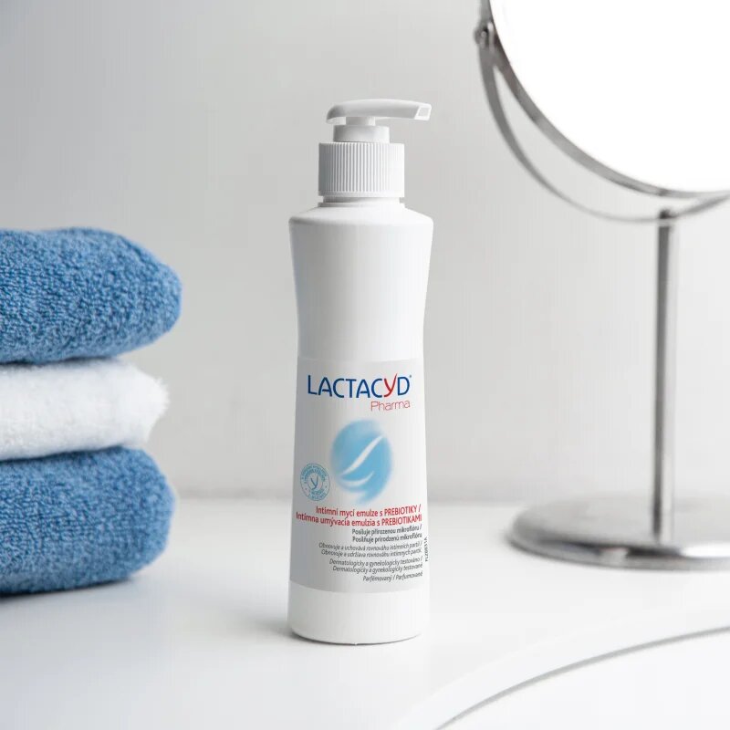 Lactacyd Pharma emulzija za intimno higieno with Prebiotic 250 ml