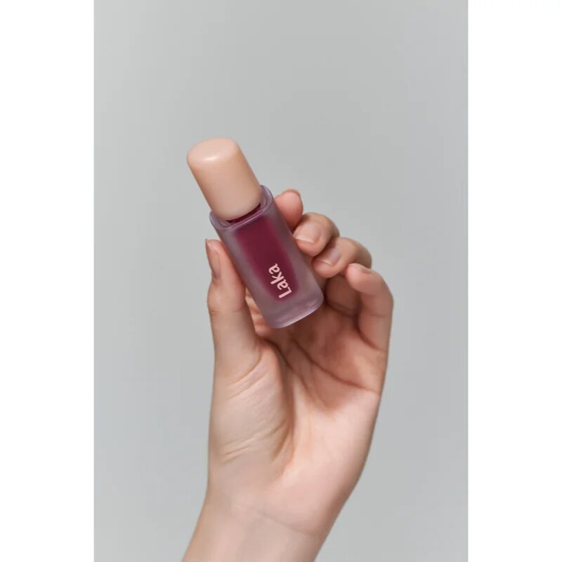 Laka Fruity Glam Tint dolgoobstojni sijaj za ustnice z vlažilnim učinkom odtenek 115 Envy 4.5 g