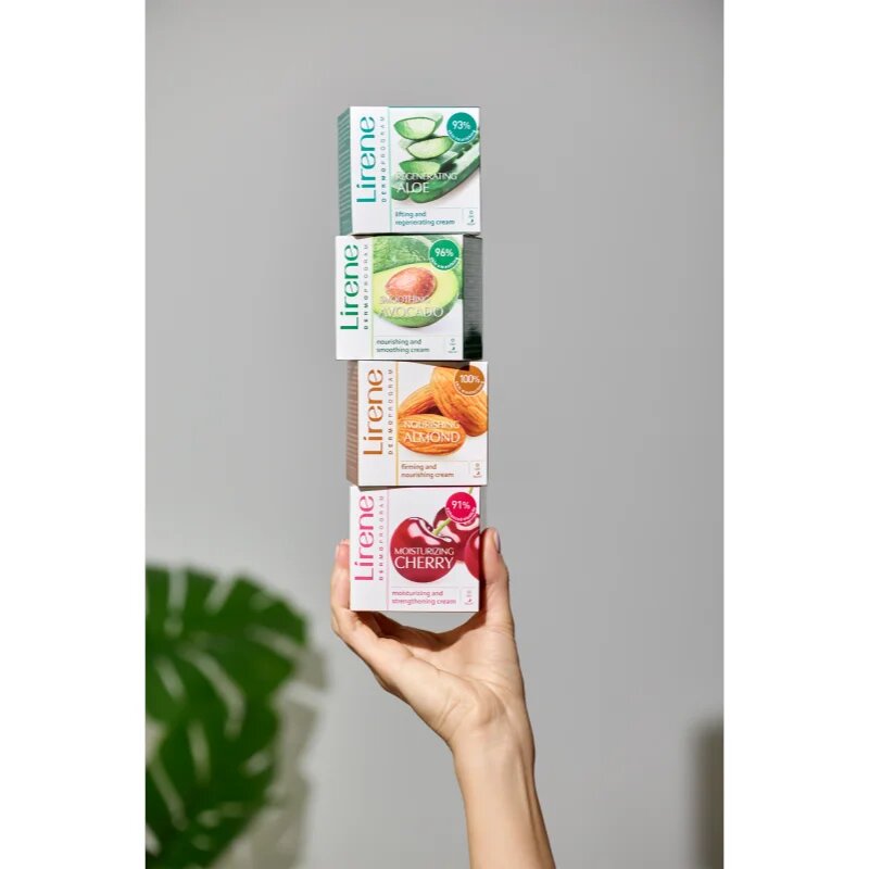 Lirene Hydration & Nourishment Regenerating Aloe regeneracijska lifting krema z aloe vero in karitejevim maslom 50 ml